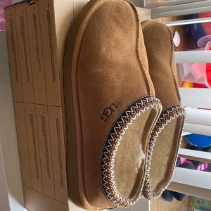 Size 11 Mens Uggs slippers